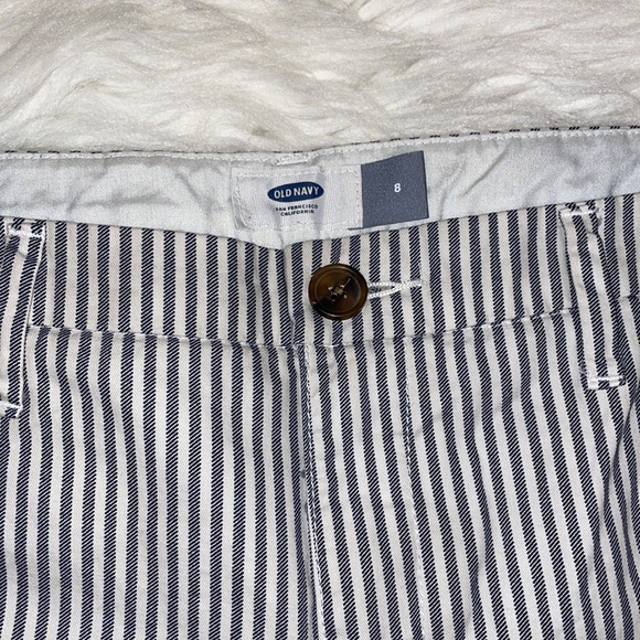 Old Navy shorts size 8 - Picture 2 of 4